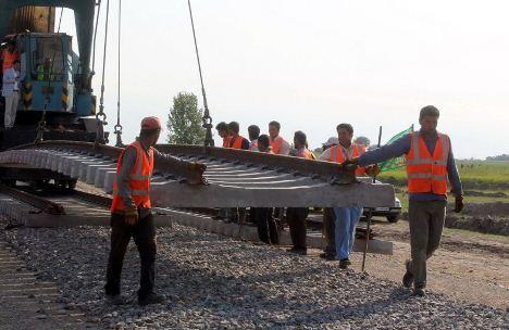اجرای زیرسازی 22 کیلومتر از خط آهن بستان آباد - تبریز