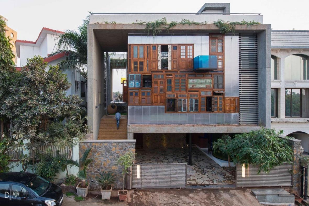 خانه ای ساخته شده از متریال های بازیافتی