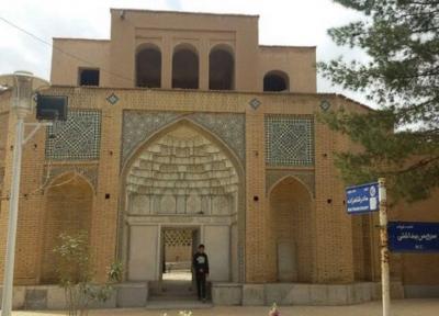 ورودی های مجموعه تاریخی تخت فولاد بسته شد