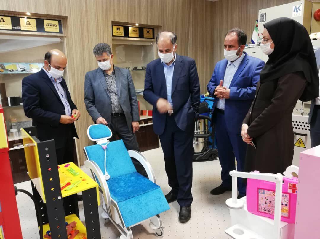 خبرنگاران رئیس سازمان فنی و حرفه ای از نمایشگاه توانمندی صنایع قزوین بازدید کرد