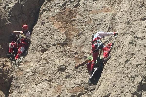 نجات 2 فرد گرفتار در کوه های کرمان