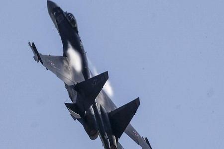 رهگیری یک ساعته هواپیمای جاسوسی آمریکا توسط دو سوخو-35 روس