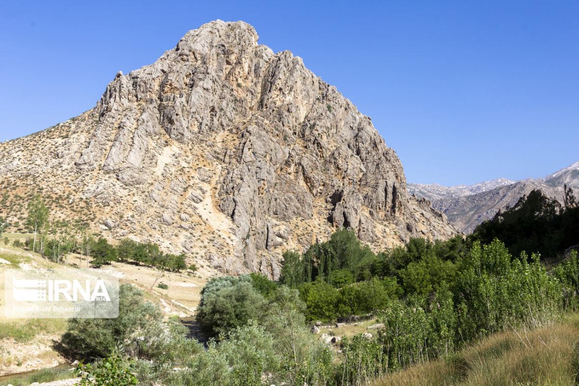 خبرنگاران دختر14ساله در شهرستان کوهرنگ بر اثر سقوط از صخره فوت کرد