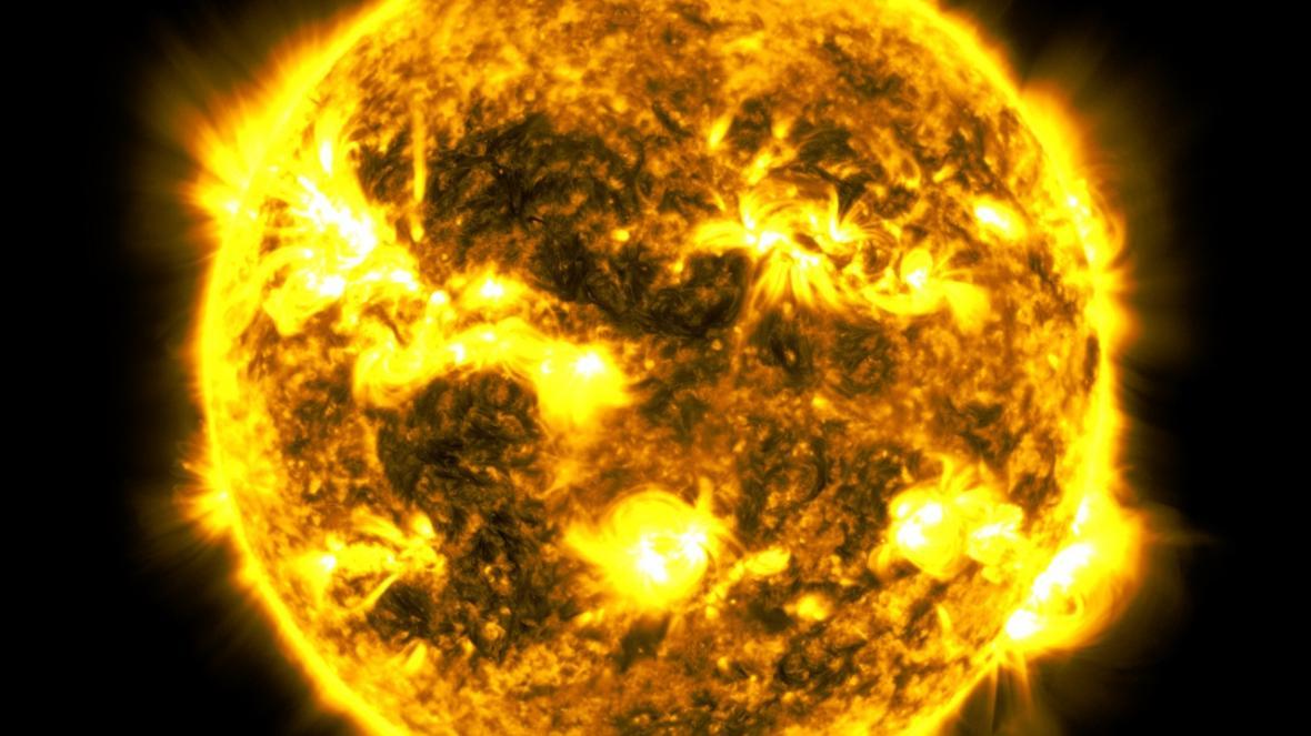 خروج یک کشتی فضایی به اندازه 25 برابر کره زمین از خورشید
