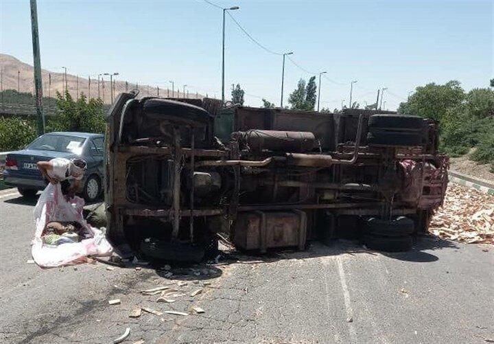 تصادف کامیونت با خاور در بزرگراه شهید یاسینی