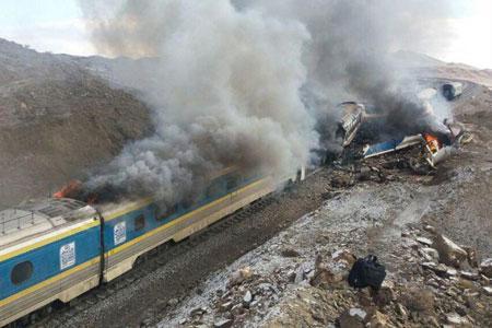 مصدومیت 23 نفر بر اثر تصادف دو قطار در منطقه کوهین قزوین