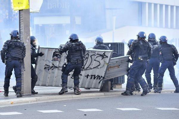 ازسرگیری اعتراضات در فرانسه علیه قانون جنجالی امنیت جمعی