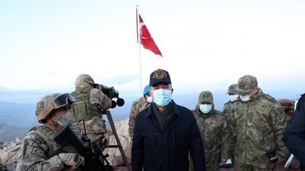 اعلام آمادگی ترکیه برای همکاری نظامی با عراق در جریان بازدید وزیر دفاع از پایگاه های مرزی