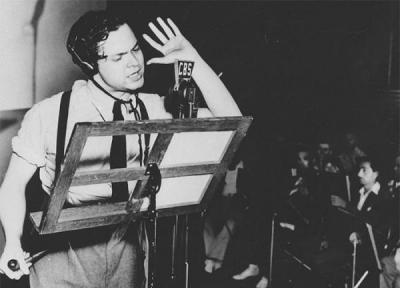 آیا نمایش رادیویی 1938 اورسون ولز در مورد هجوم فرازمینی ها به زمین را مردم باور کردند و باعث یک آشوب و نگرانی عمده در آمریکا شد؟