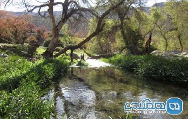 تنگ خرقه یکی از جاذبه های گردشگری استان فارس به شمار می رود